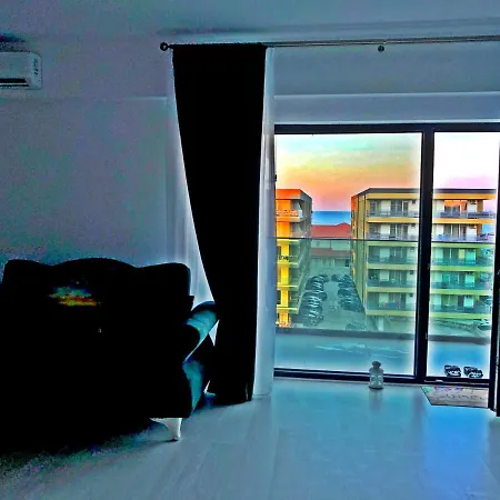 Green Mamaia Nord Apartament *